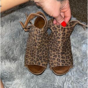 Never worn, Leopard Mark Jenkins memory foam wedges size 7.5